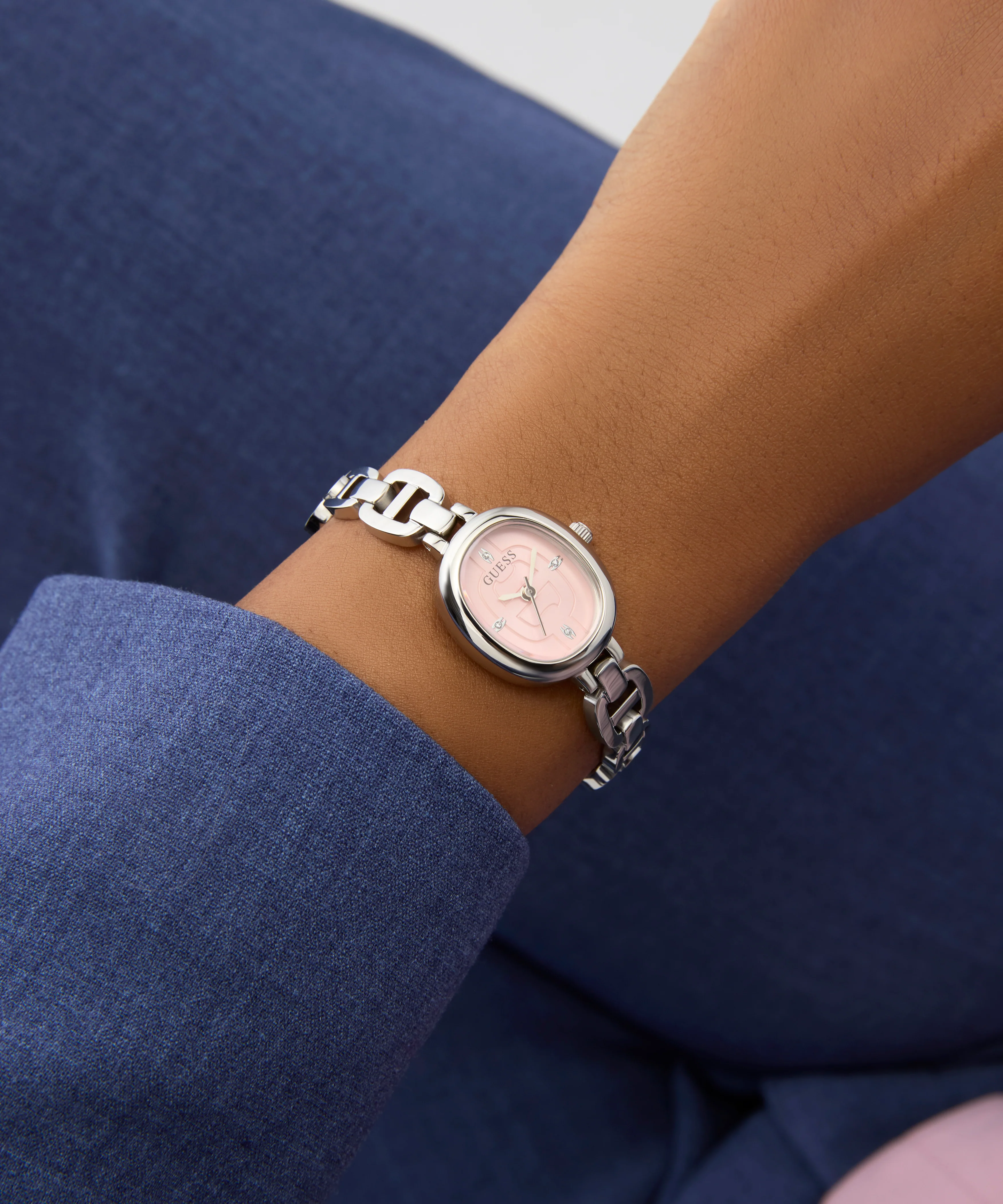 169-guess-ladies-silver-tone-analog-watch-4.webp GUESS Ladies Silver Tone Analog Watch