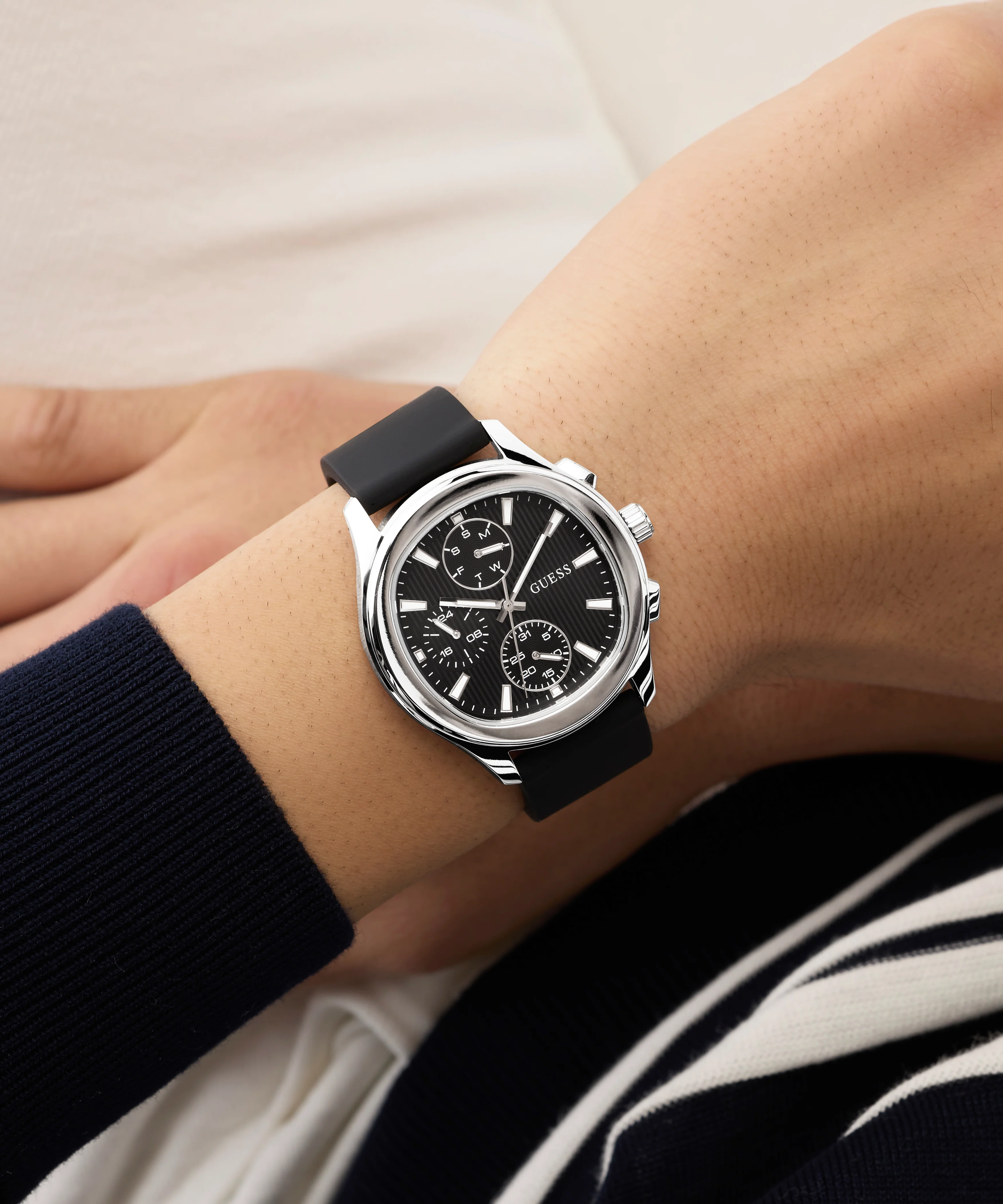 179-guess-mens-palmer-black-silver-tone-analog-watch-5.webp GUESS Mens Palmer Black Silver Tone Analog Watch