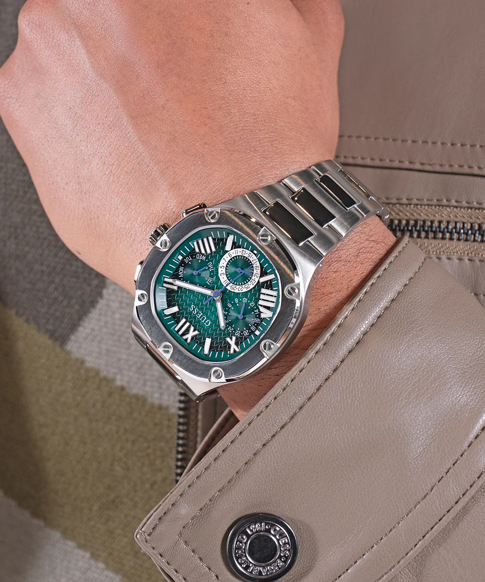 GUESS Mens Silver Tone Multi-function Watch