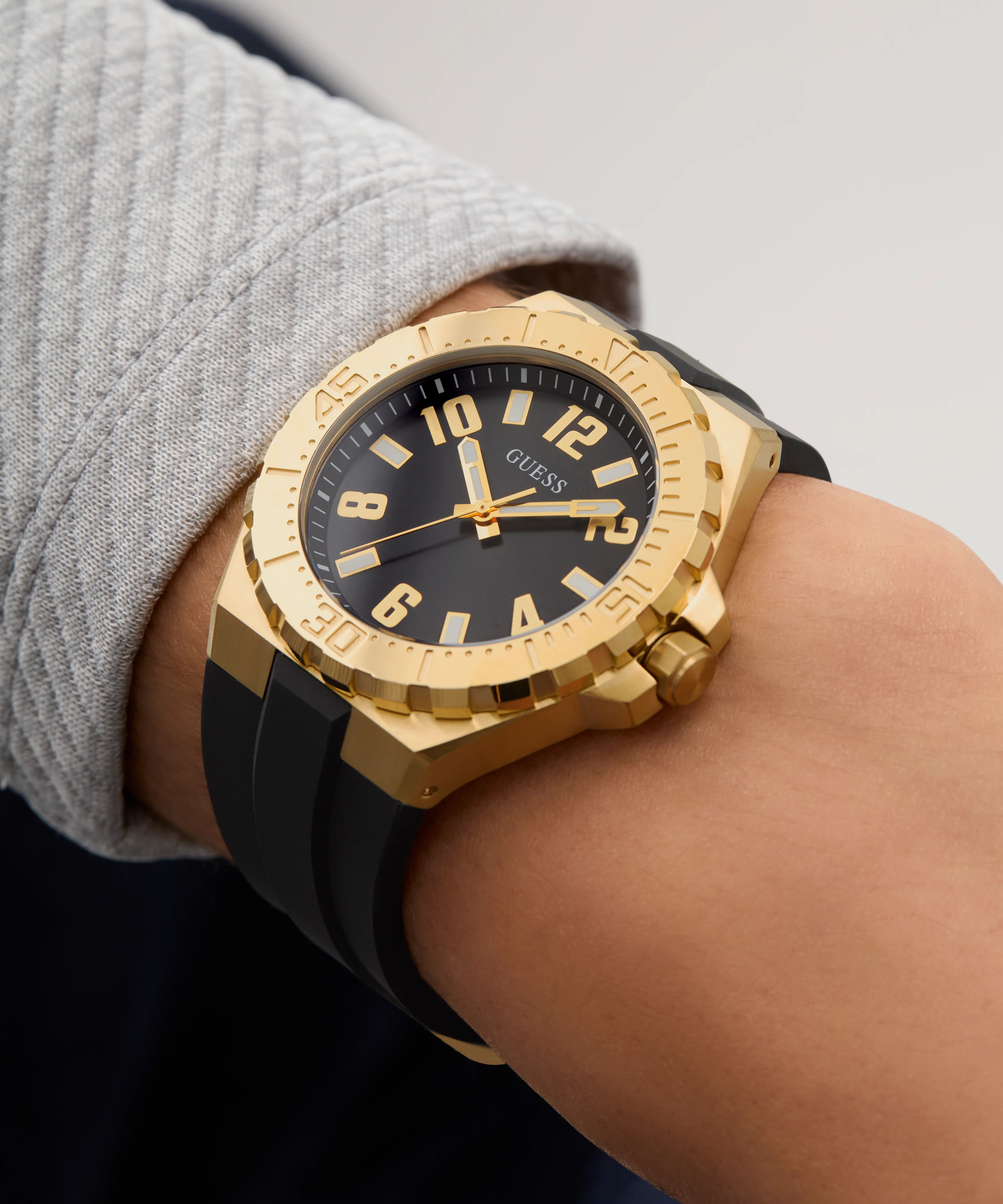 621-guess-mens-black-gold-tone-analog-watch-5.webp GUESS Mens Black Gold Tone Analog Watch